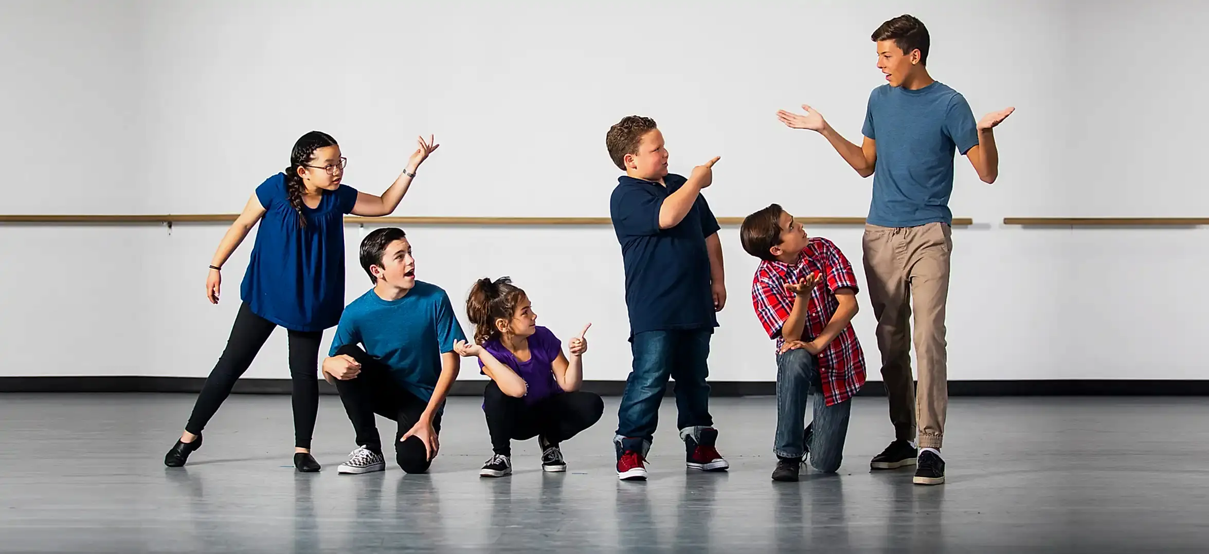 Yaratıcı drama yapan çocuklar